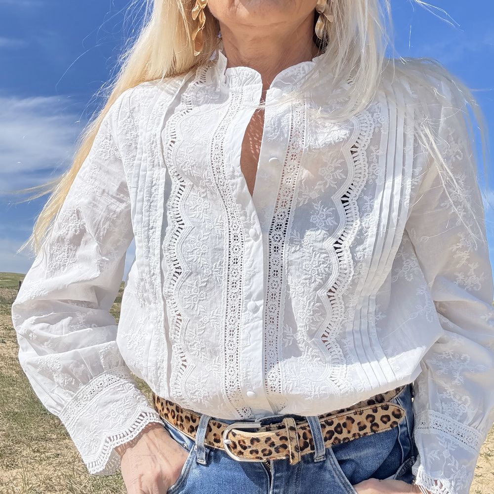 blouse chemise blanche romantique en broderie