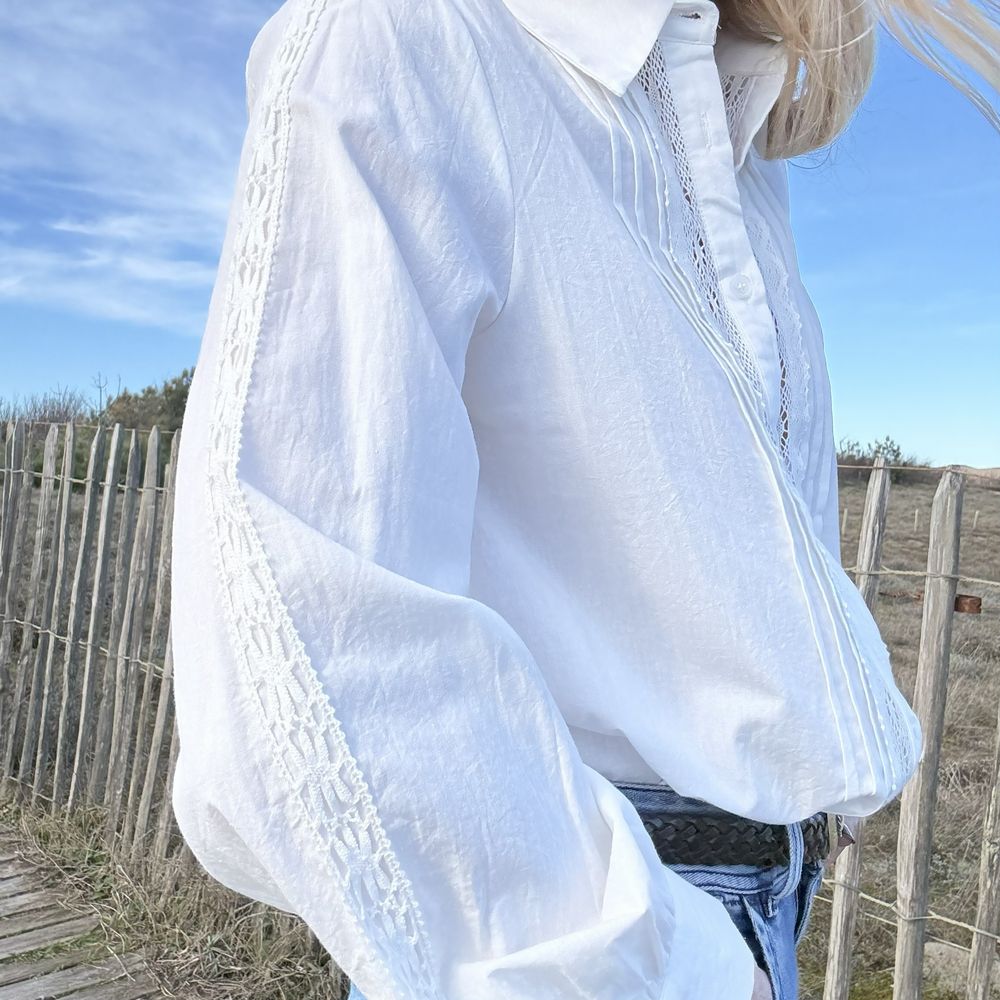 chemise blanche en coton fine broderie