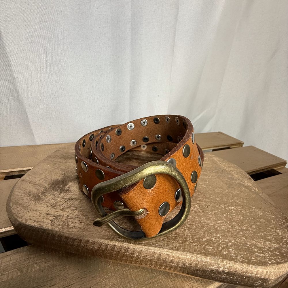 ceinture cuir femme camel à clous laiton pour jean