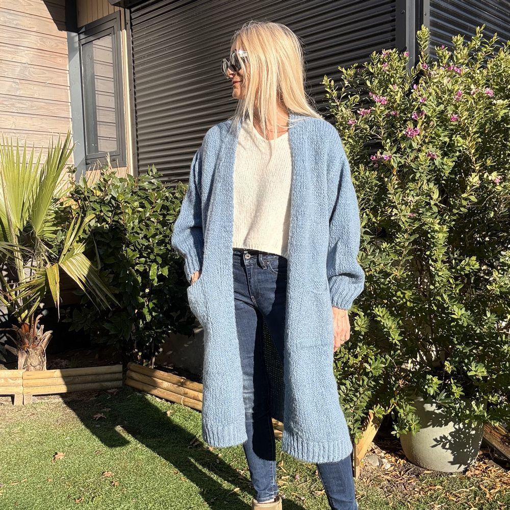 gilet long grosse maille en laine et mohair avec poche bleu ciel