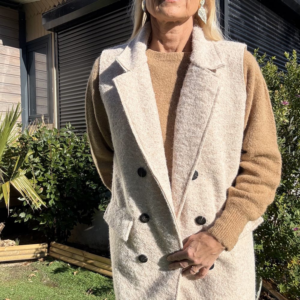 manteau sans manches col tailleur beige