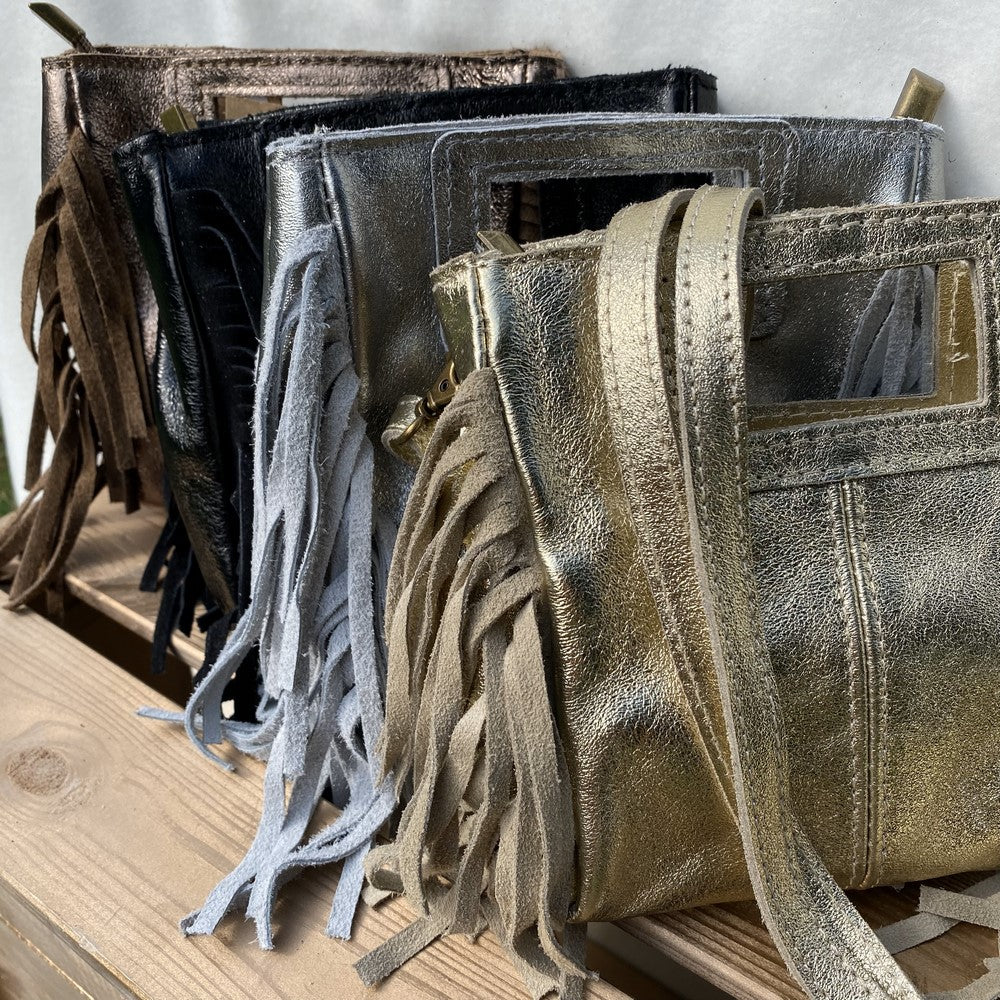 Mini sac bandoulière avec frange en cuir métallisé Majeline