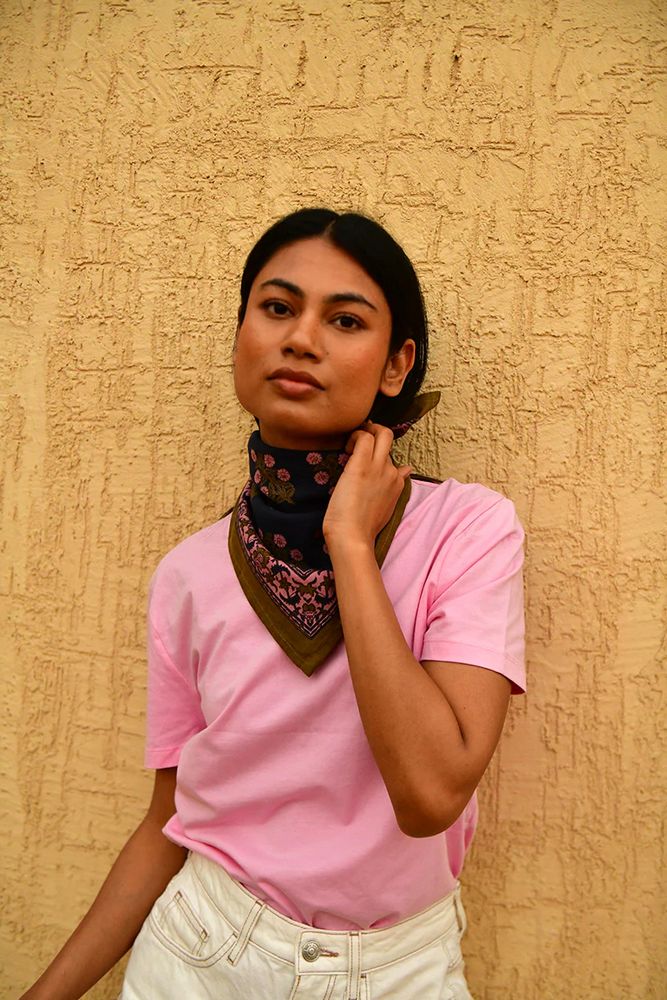 petit foulard carre en coton naturel doux et léger imprime a la main par block print artisanal