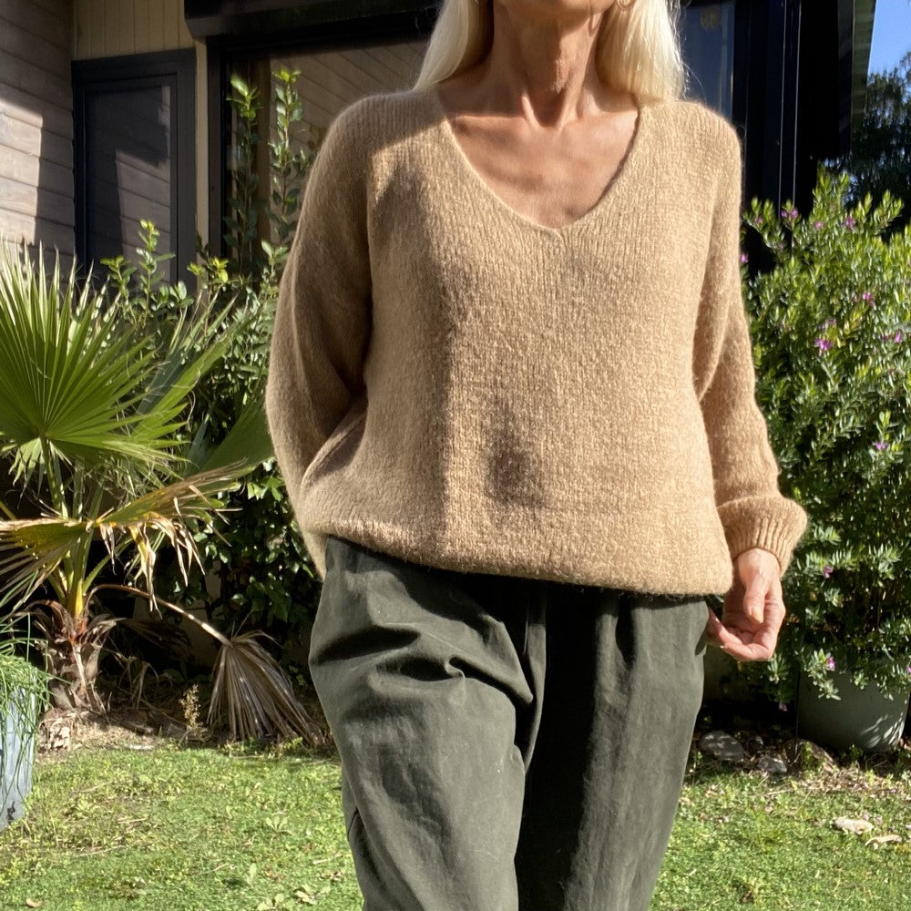 pull col v en alpaga camel