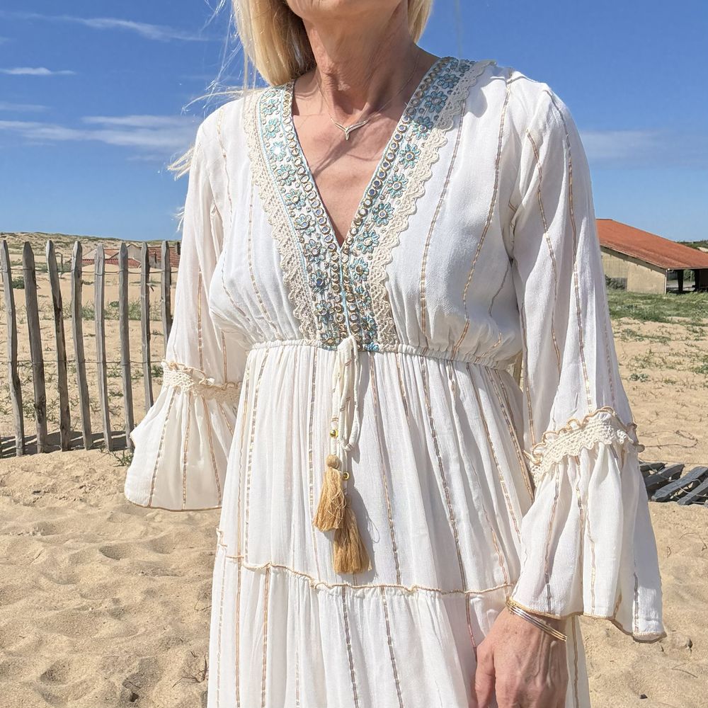 robe blanche longue en coton avec dorure