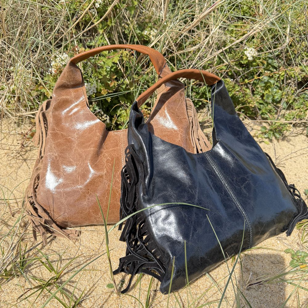 sac a main porté épaule en cuir brillant