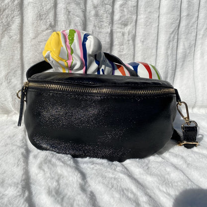 sac banane en cuir irisé noir brillant