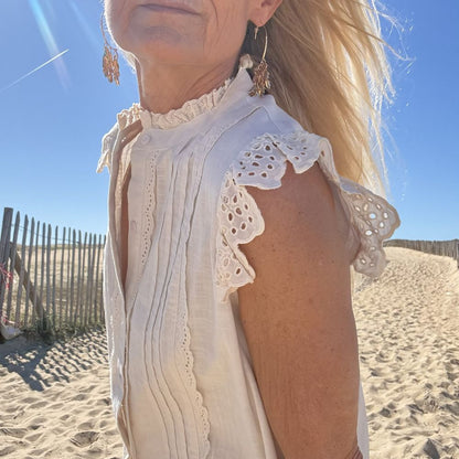blouse sans manche été en coton écru et broderie anglaise confortable