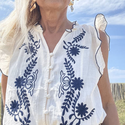 blouse chemisier blanc sans manche en coton et broderie bleu