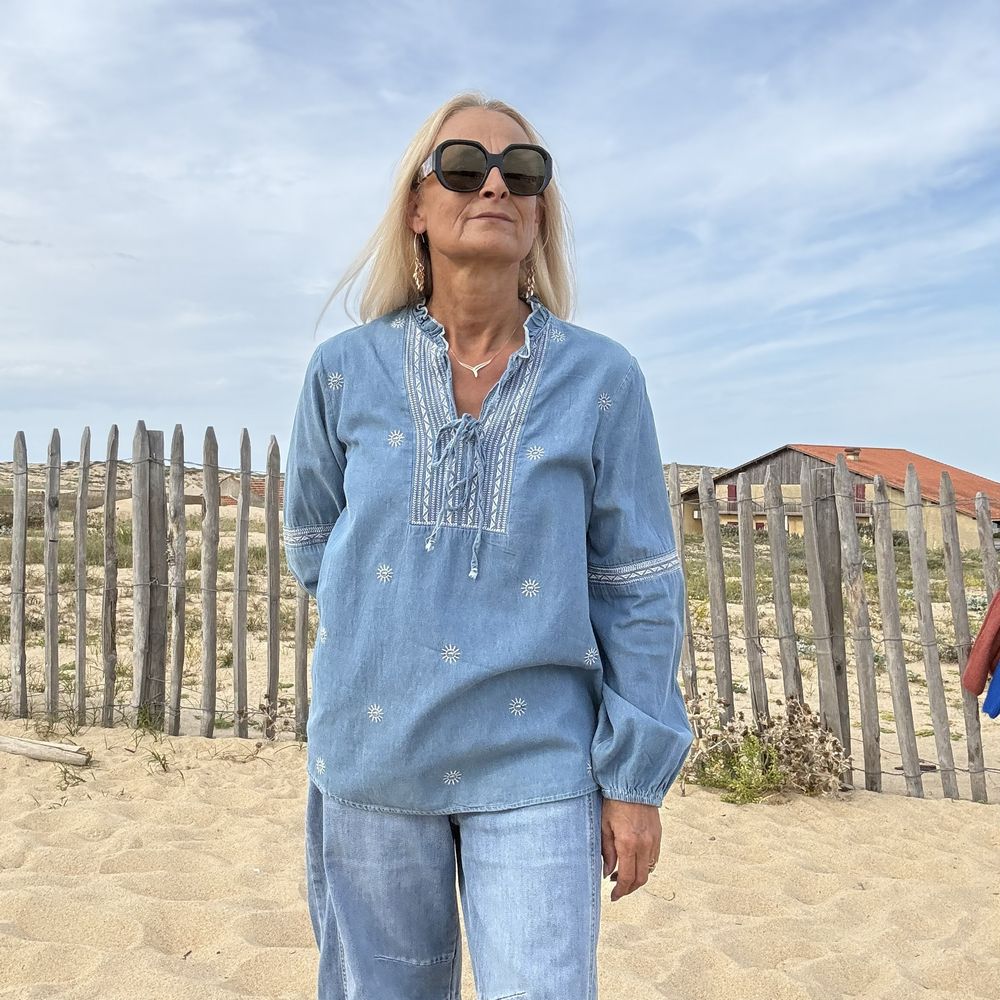 Blouse en jean manches longues brodée, vue de face