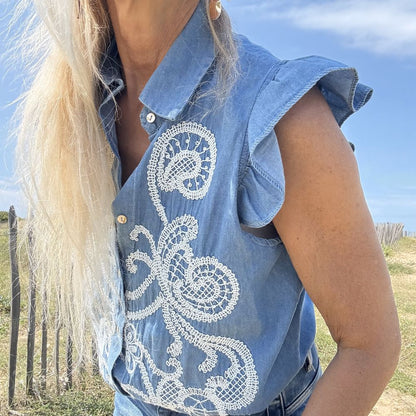 blouse sans manche en coton couleur jean broderie bohème blanche