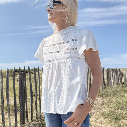 blouse en coton petites manches finement brodée