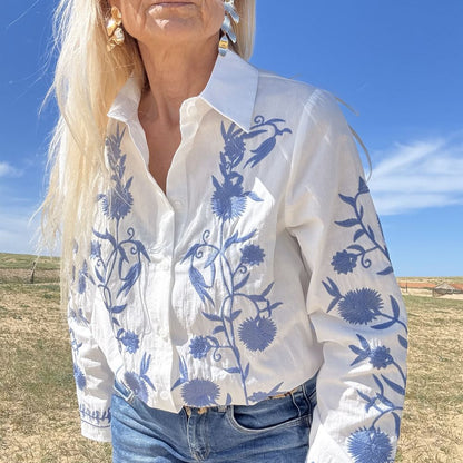 chemise blouse en coton blanc broderie bleu motif floral