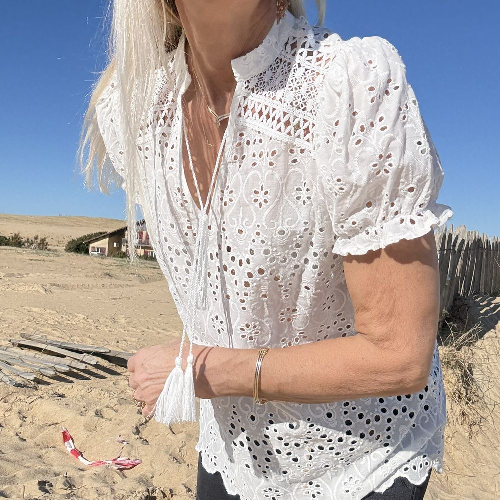 blouse sans manche en coton et broderie anglaise 