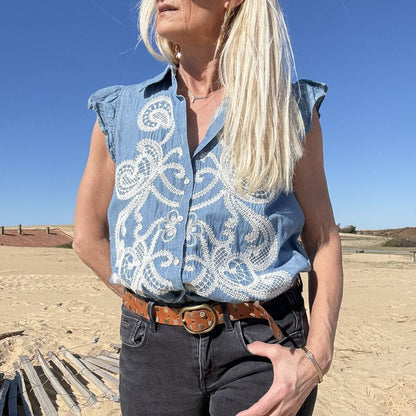 blouse sans manche en coton denim et fine broderie blanche