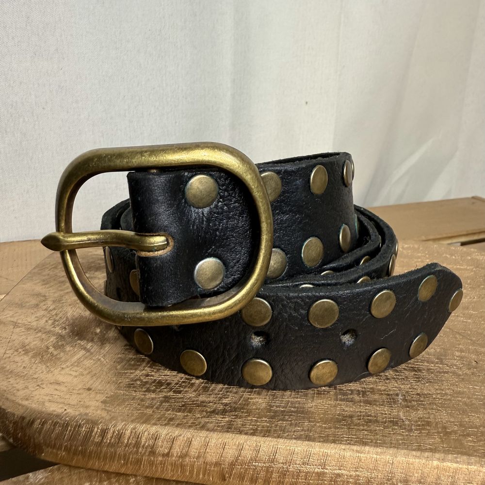 ceinture cuir femme noir avec clous laiton