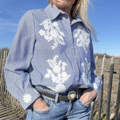 chemise coton rayure blanc et bleu broderie