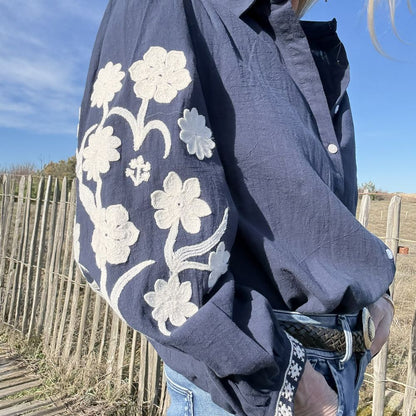 Blouse bohème en coton bleu – Fine broderie blanche - Lisa