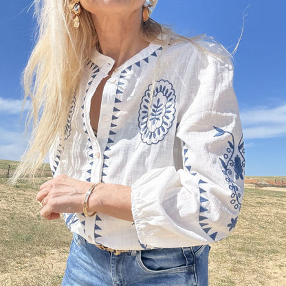 chemise femme coton blanc et broderie bleu boho chic