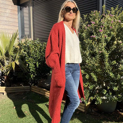 gilet long grosse maille en laine et mohair avec poche rouge