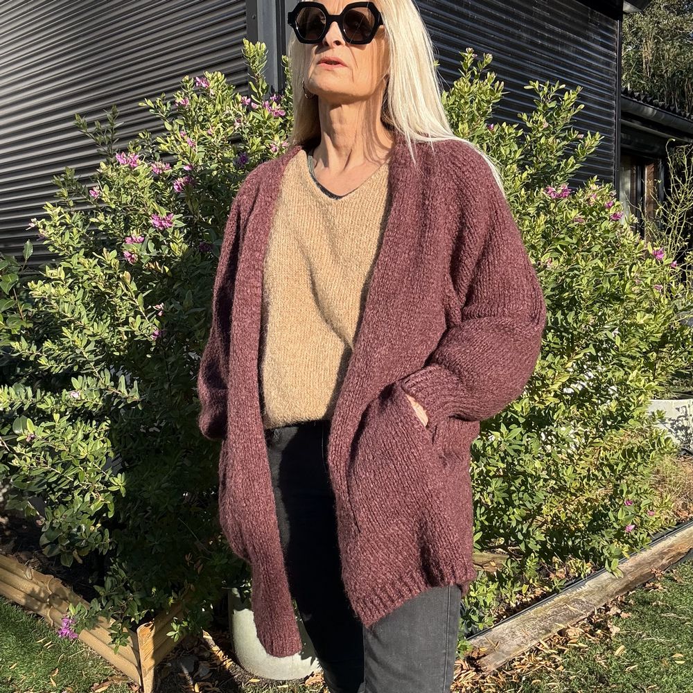 gilet mi long grosse maille en laine et mohair aubergine
