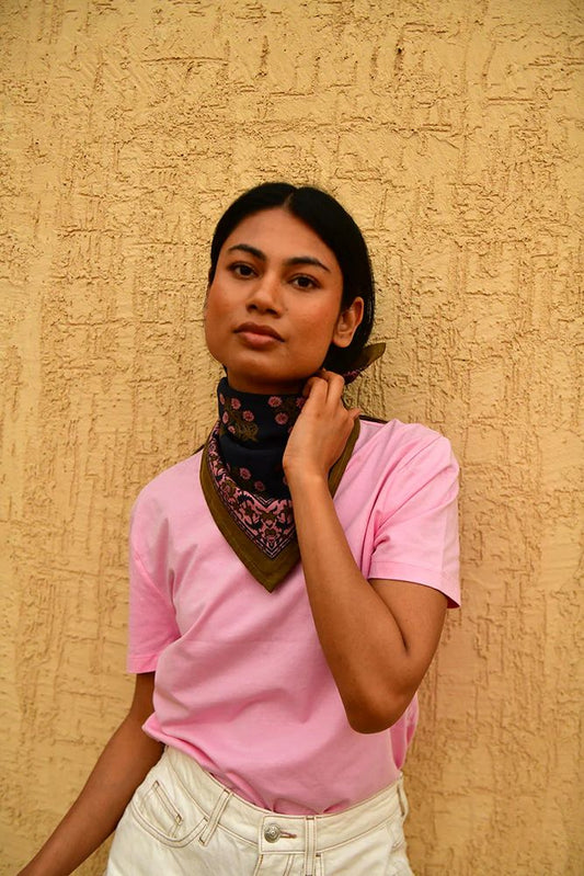 petit foulard carre en coton naturel doux et léger imprime a la main par block print artisanal