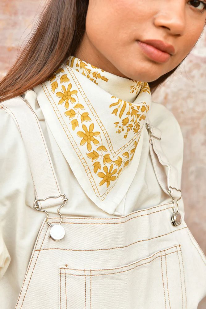 petit foulard carre en coton frais écru et moutarde