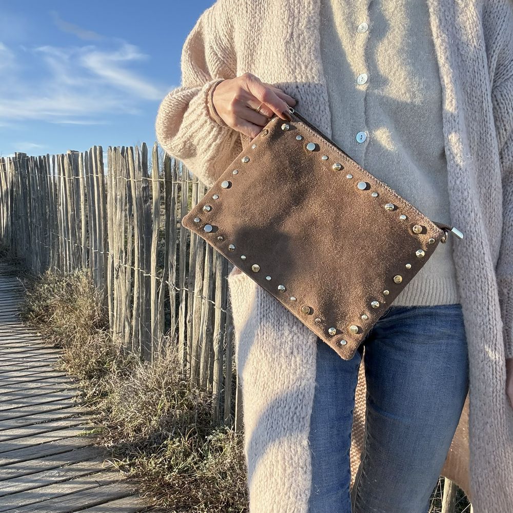 pochette en cuir et bandoulière 