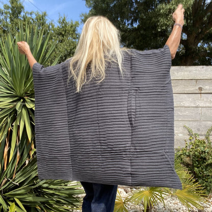 poncho oversize gris