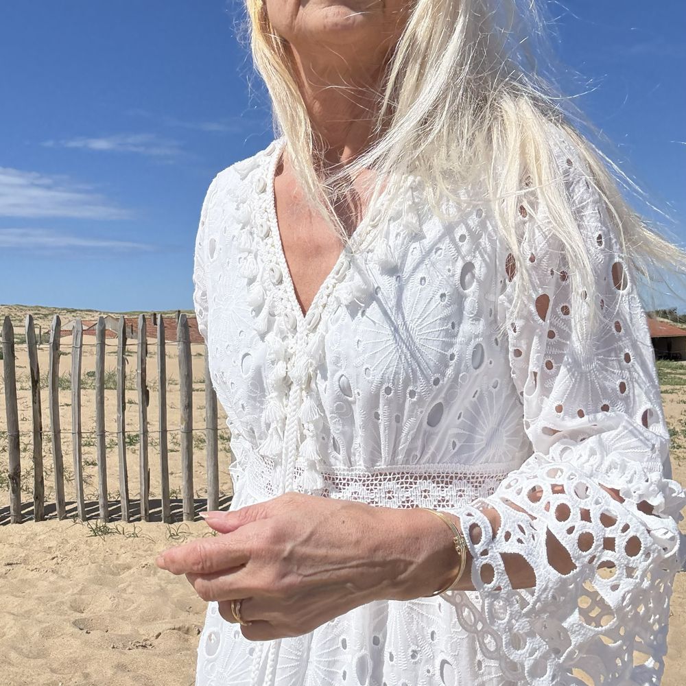 robe blanche en coton broderie