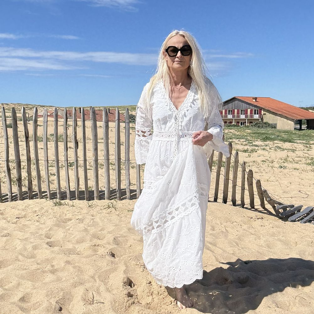robe longue blanche en coton boheme et broderie