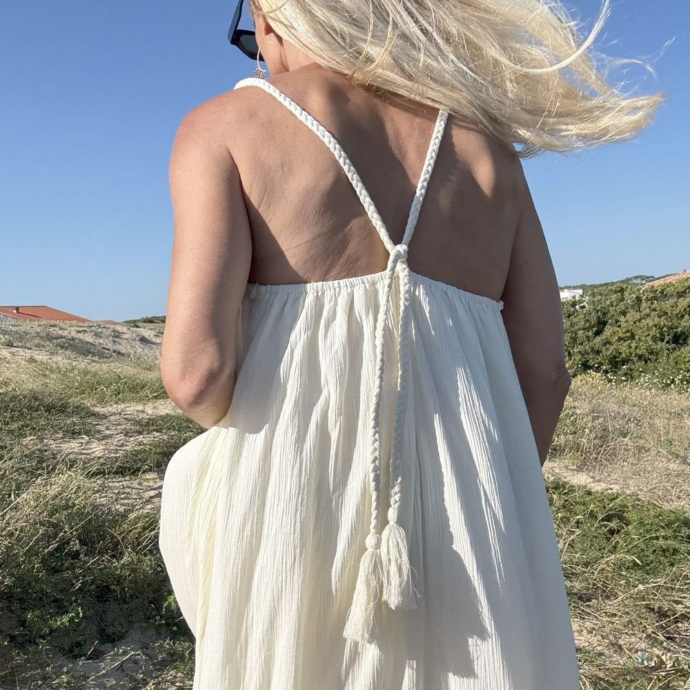 Robe Longue Ecru à Bretelles – Élégance Estivale