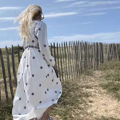 robe longue bohème en coton blanc broderie bleu