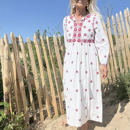 robe longue en coton et manche longe bohème broderie rouge