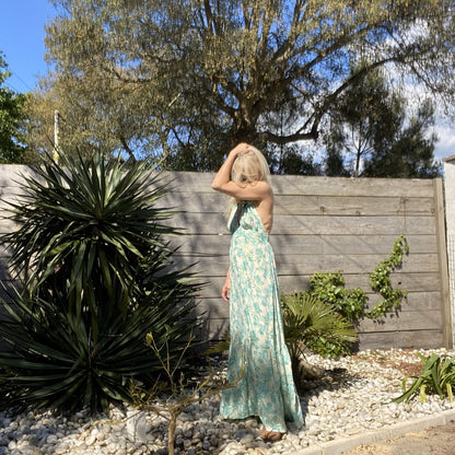 robe longue dos nu decolleté v a nouer autour du cou