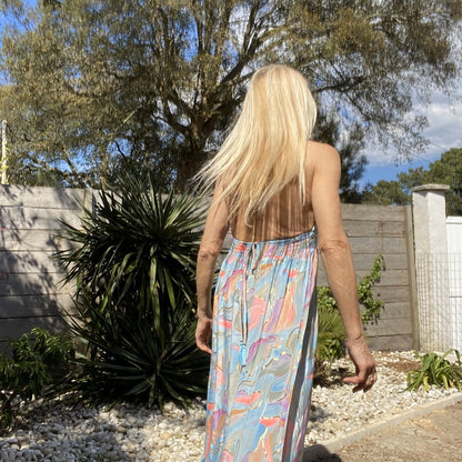 robe longue fluide et aerienne dos nu lien a nouer dans le dos bleu pastel et dorure