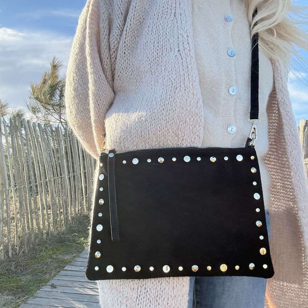 pochette sac bandoulière en cuir et clou dore
