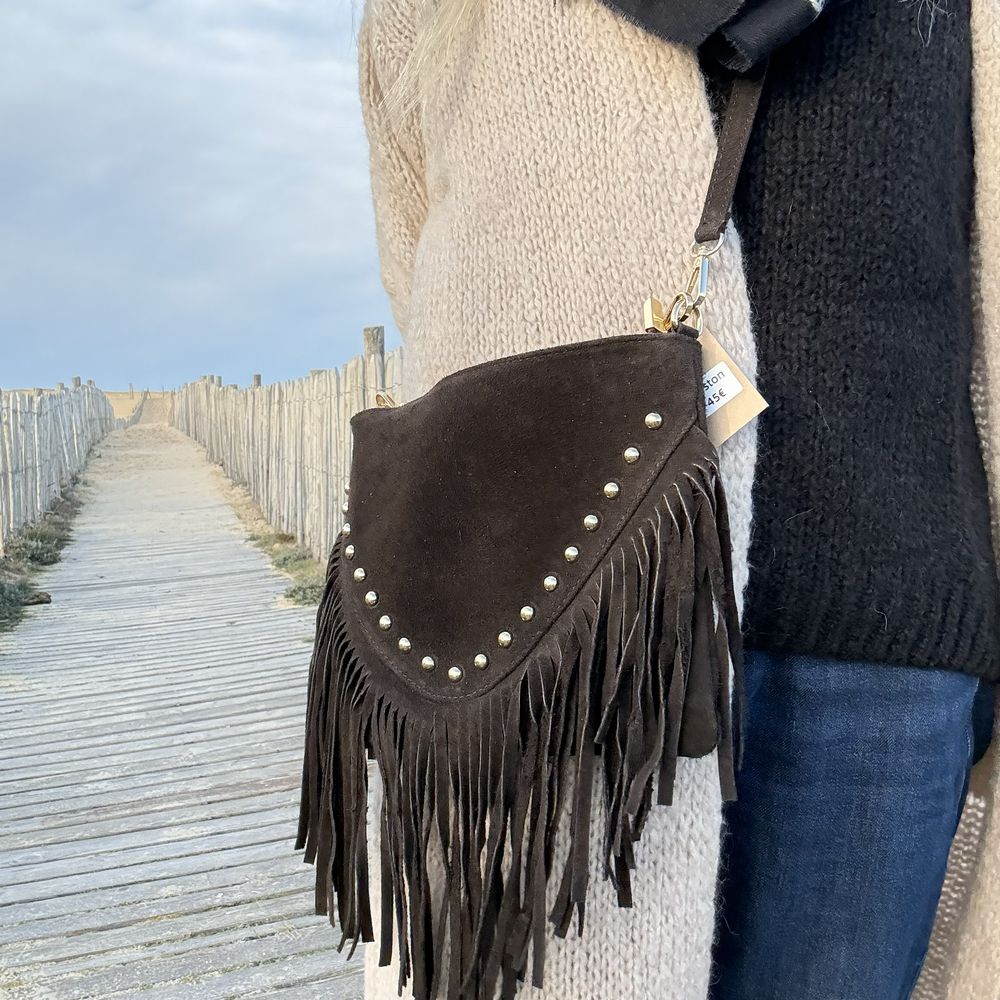 sac bandoulière en cuir suède clou et frange