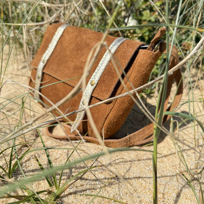 sac bandoulière en cuir style gibecière camel
