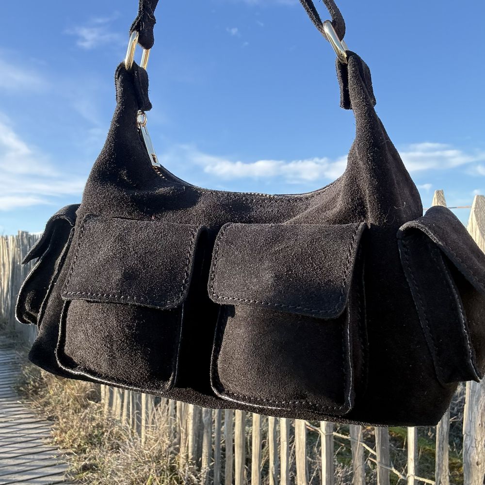 sac a main porte épaule ou bandoulière en cuir noir multipoche