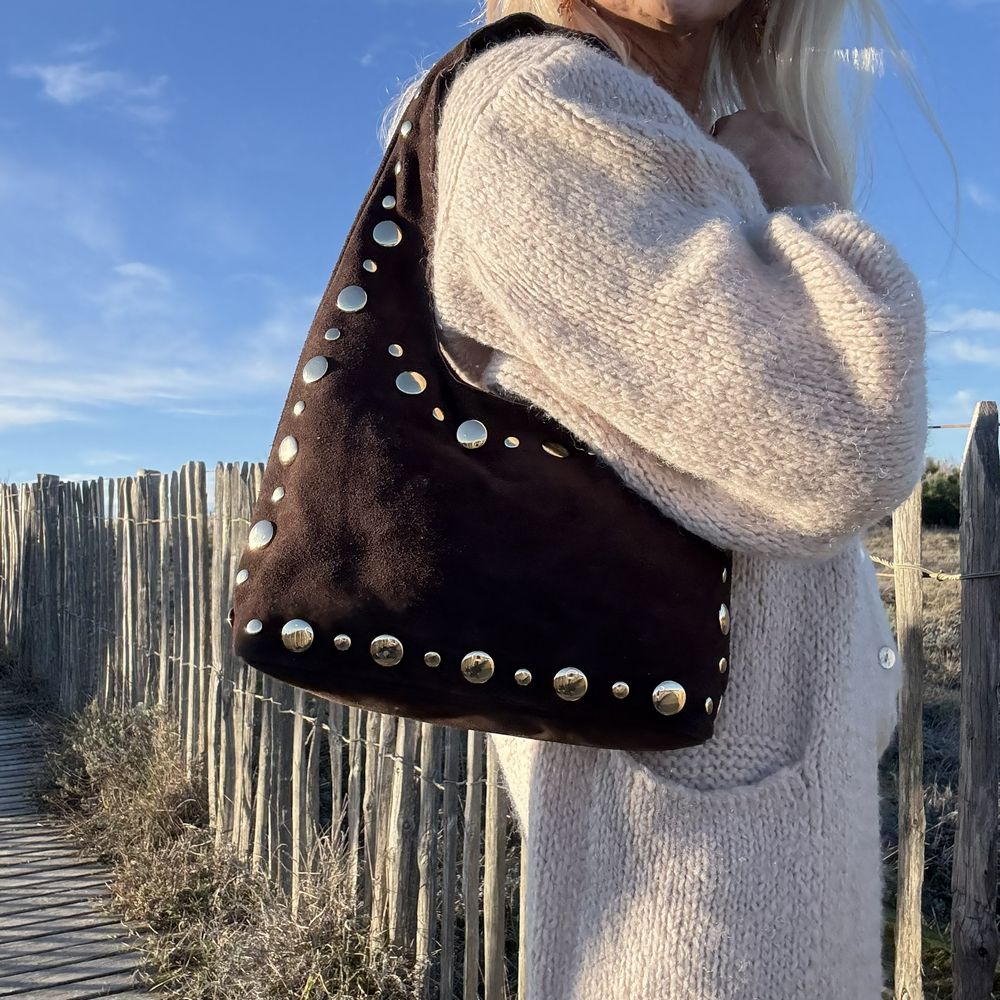 sac en cuir velours chocolat clou dore