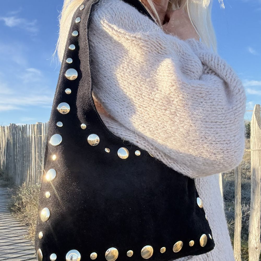 sac clouté en cuir noir