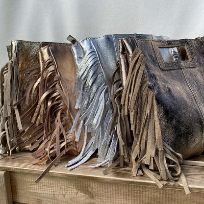 sac bandoulière a frange en cuir métallisé brillant