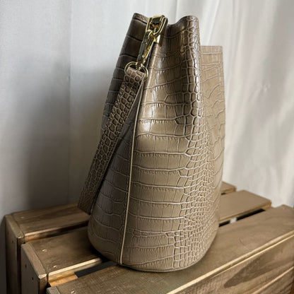 sac seau en cuir grainé beige

