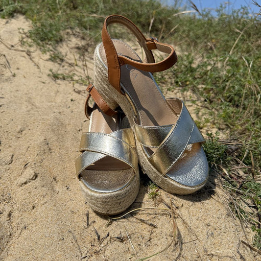 sandale nue pieds a talon doré semelle corde