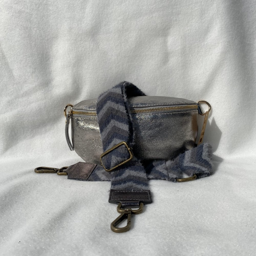 sangle bandoulière de sac chevron gris cuir gris brillant