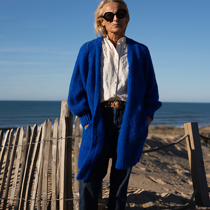 gilet grosse maille en laine et mohair bleu électrique poche plaquée 