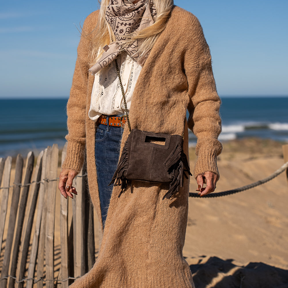 mini sac bandoulière en chaine en cuir café et frange majelline