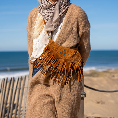sac bandoulière en cuir camel avec frange et clou