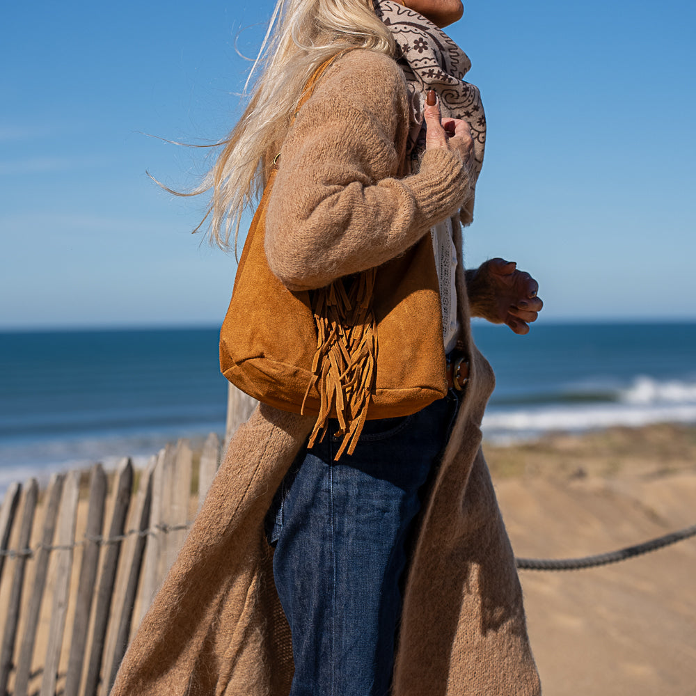 sac fourre tout en cuir camel clous et franges
